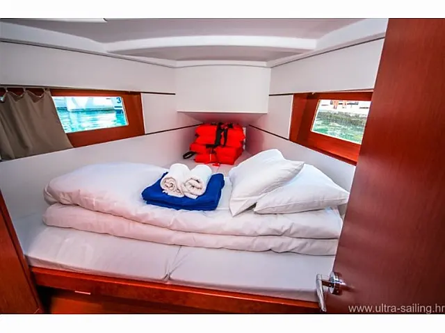 Oceanis 35 - [Internal image]