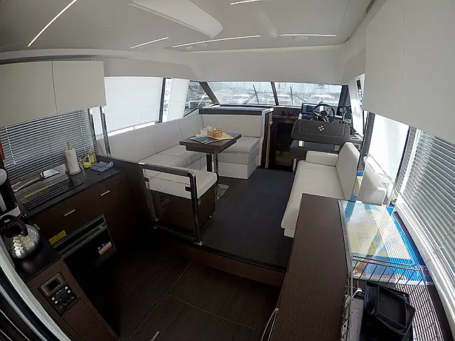 Prestige 420 Fly - [Internal image]