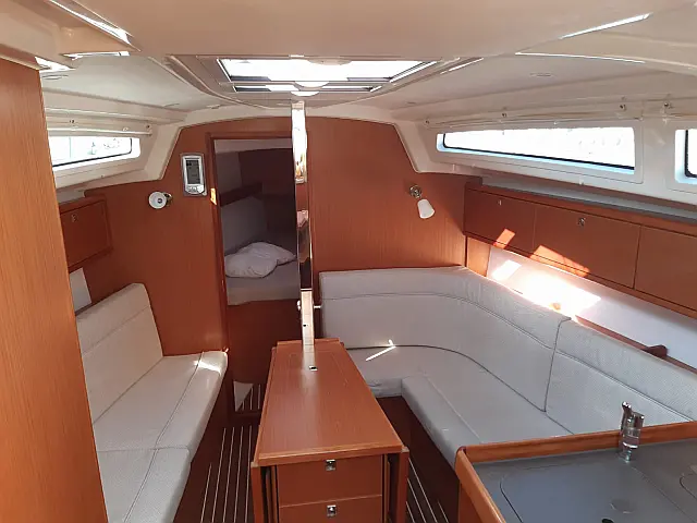 Bavaria Cruiser 34 - [Internal image]