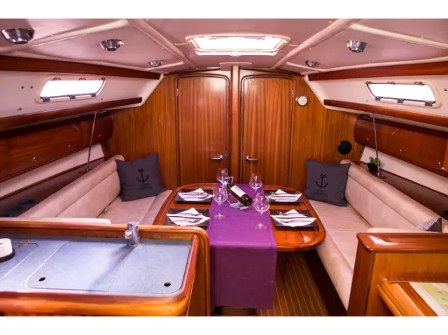 Bavaria 36 - [Internal image]
