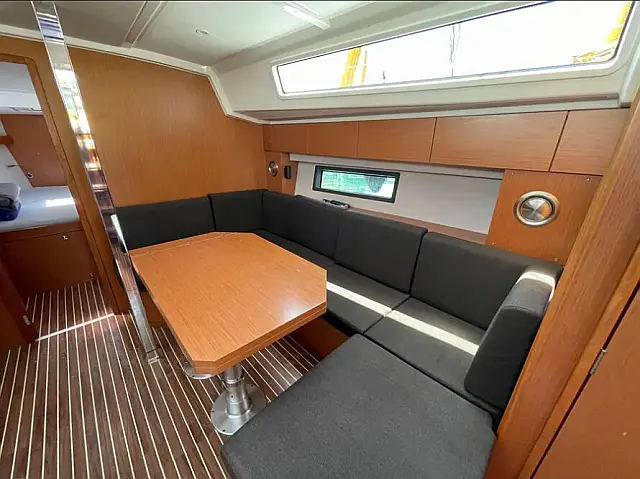Bavaria C42 - [Internal image]