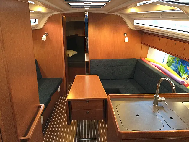 Bavaria Cruiser 37 - [Internal image]