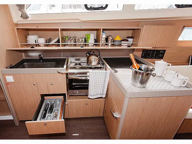 Oceanis 41.1 - [Internal image]