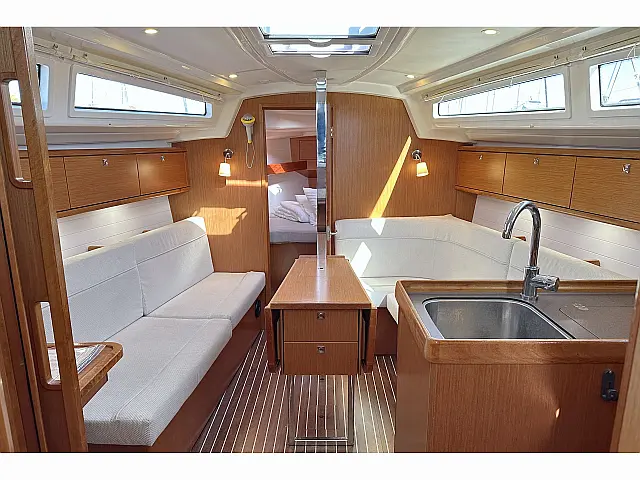 Bavaria Cruiser 34 - [Internal image]