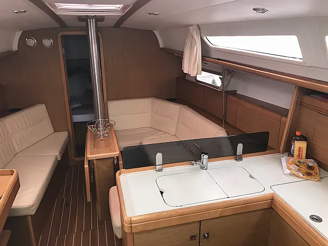 Sun Odyssey 36i - [Internal image]