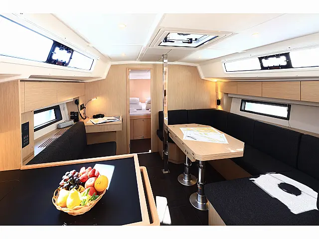 Bavaria C42 - [Internal image]