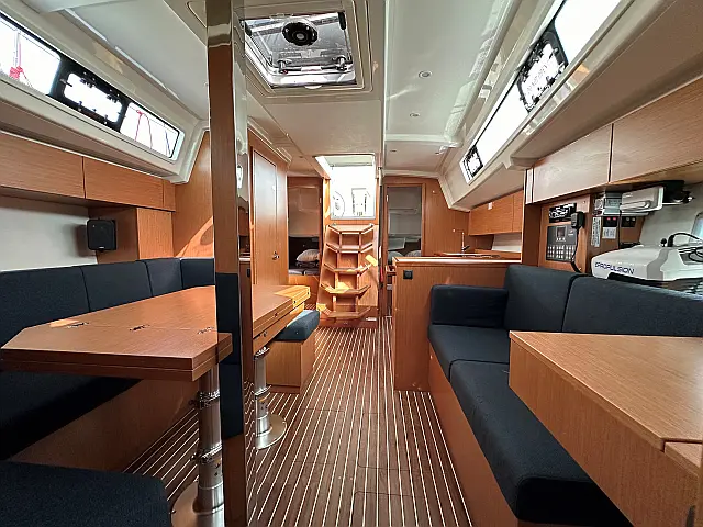 Bavaria C38 - [Internal image]