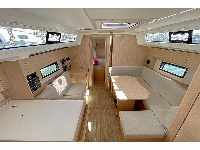 Bavaria C38 - [Internal image]