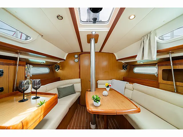 Sun Odyssey 36i - [Internal image]