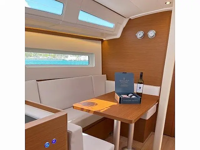 Sun Odyssey 380 - [Internal image]
