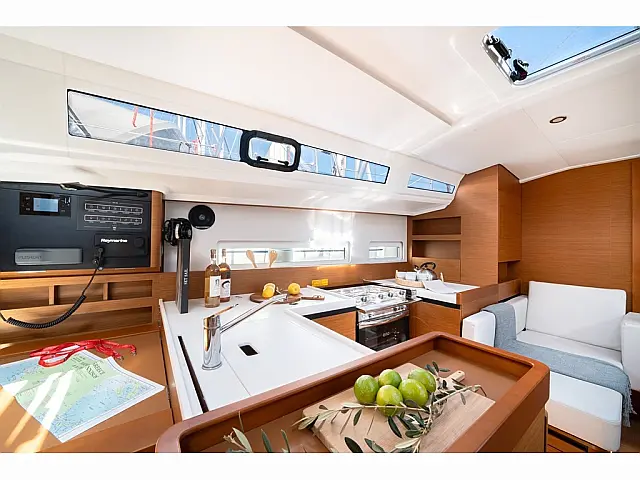 Sun Odyssey 380 - [Internal image]