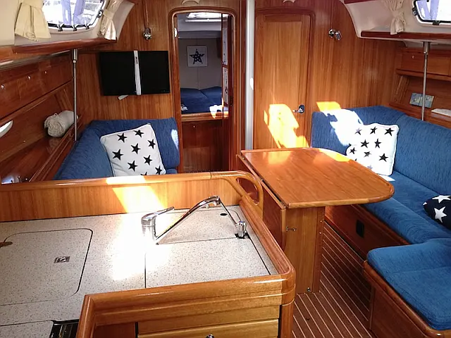 Bavaria 38 Cruiser - [Internal image]