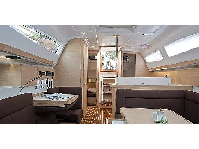 Elan 40 Impression - [Internal image]