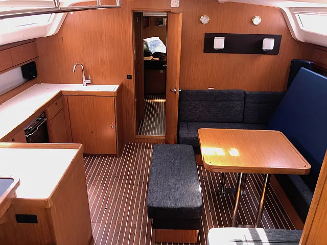 Bavaria Cruiser 51 - [Internal image]