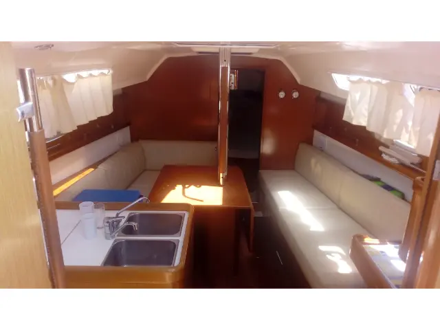 Oceanis 31 - [Internal image]