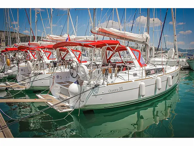 Oceanis 35 - [External image]