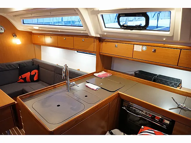 Bavaria Cruiser 37 - [Internal image]