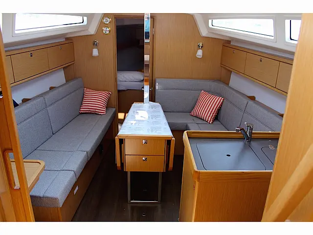 Bavaria 34 Cruiser - [Internal image]