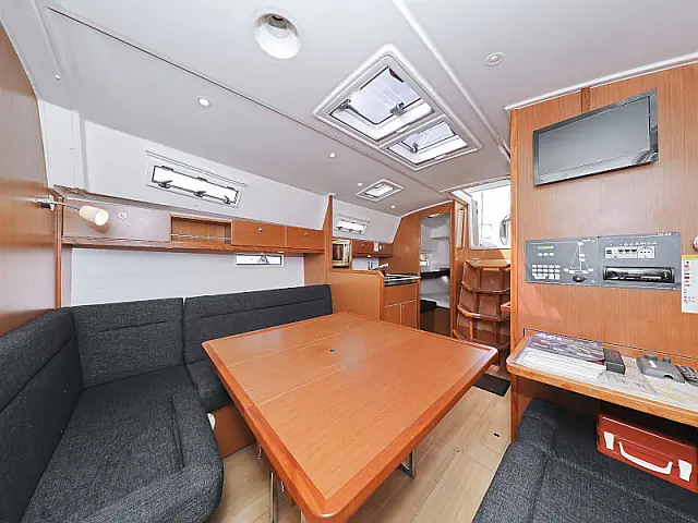 Bavaria 36 Cruiser - [Internal image]