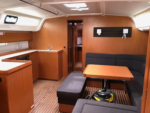 Bavaria Cruiser 51 - [Internal image]
