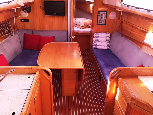 Bavaria 34 Cruiser - [Internal image]