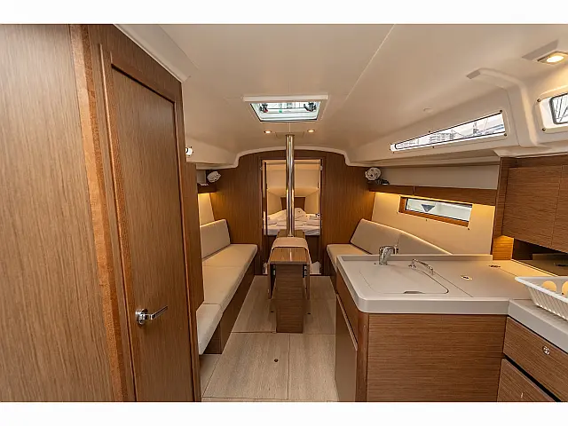 Oceanis 34.1 - [Internal image]