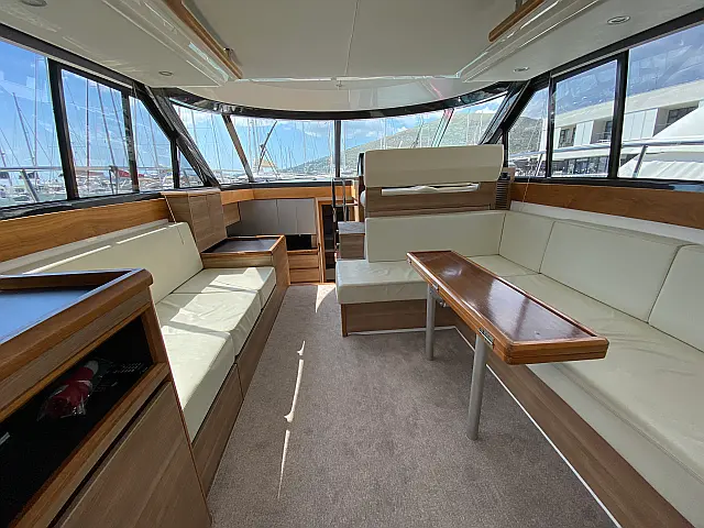 Sealine F450 - [Internal image]