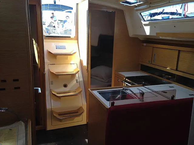 Elan 350 - [Internal image]