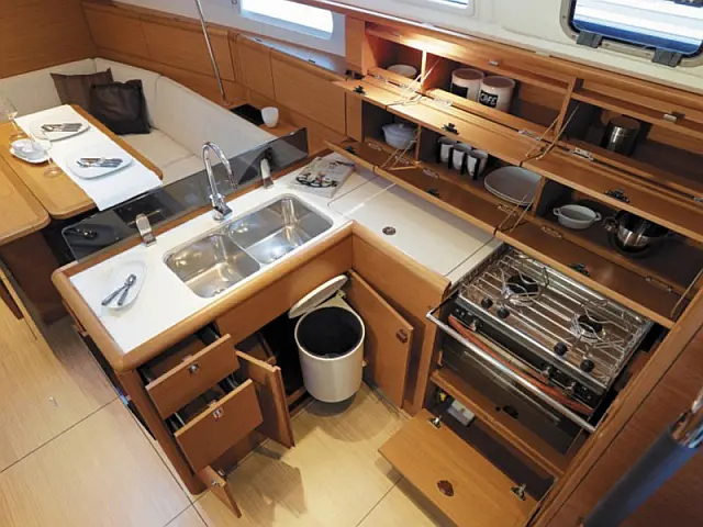 Sun Odyssey 389 - [Internal image]