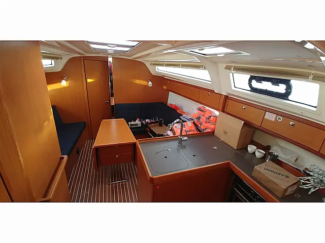 Bavaria Cruiser 37 - [Internal image]
