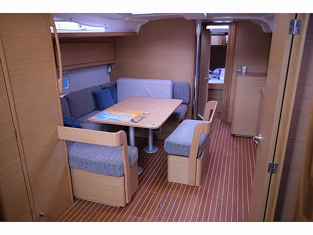 Dufour 430 - [Internal image]