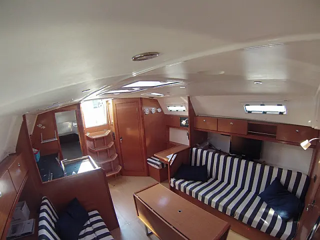 Bavaria 36 Cruiser - [Internal image]