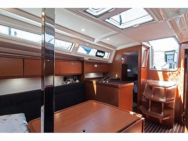 Bavaria 34 Cruiser - [Internal image]