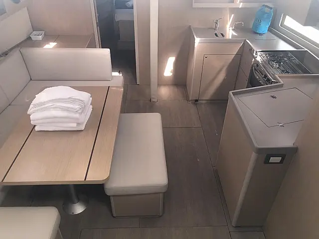 Oceanis 40.1 (3cab) - [Internal image]