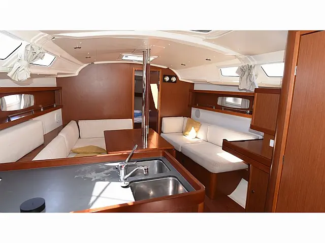 Oceanis 37 - [Internal image]