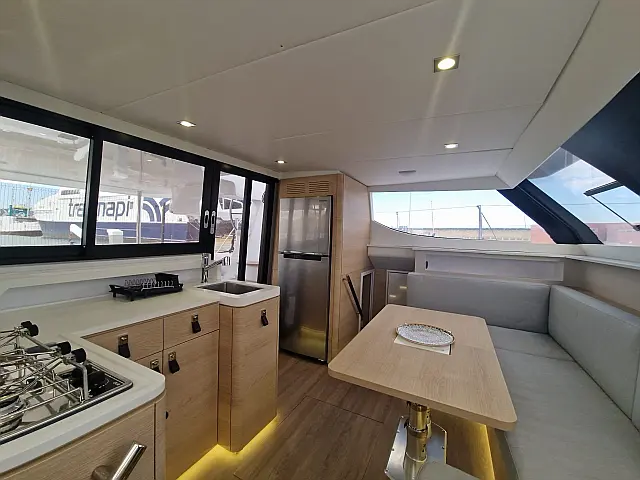 AVENTURA 11 - [Internal image]