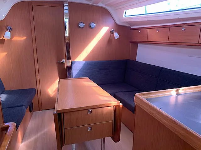 Bavaria 37 Cruiser - [Internal image]