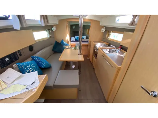Oceanis 35.1 - [Internal image]