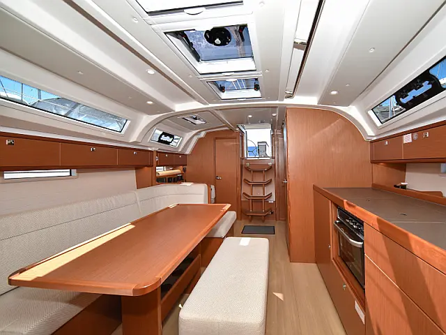 Bavaria Cruiser 41 - [Internal image]