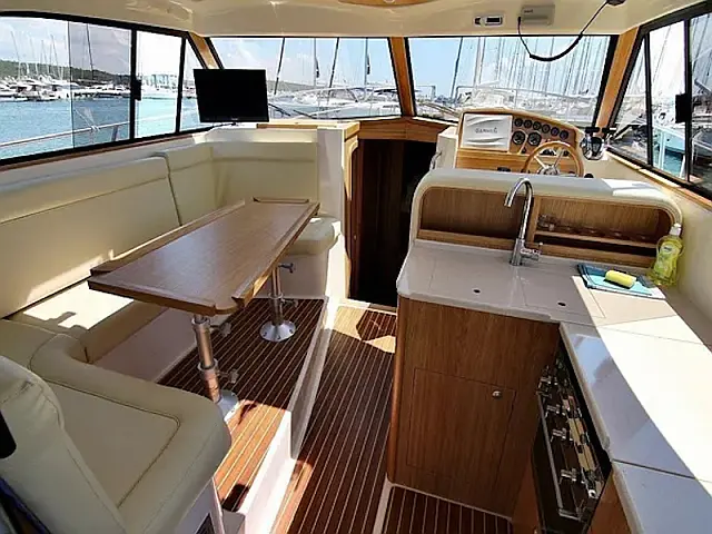 Adriana 44 BT (20) - [Internal image]