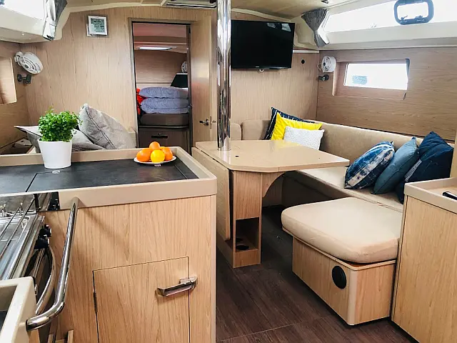 Oceanis 41.1 performance - [Internal image]