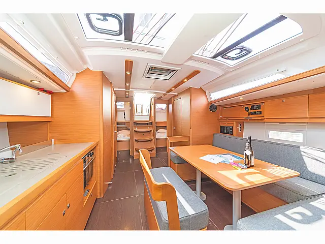 Dufour 430 - [Internal image]