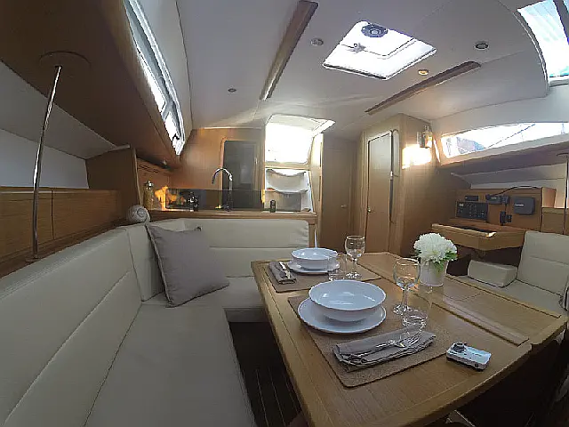 Sun Odyssey 42DS - [Internal image]