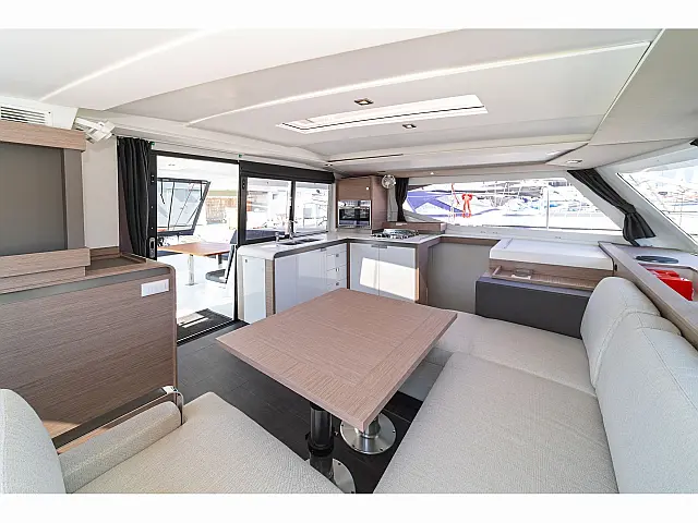 Isla 40 - [Internal image]