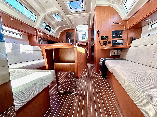 Bavaria Cruiser 37 - [Internal image]