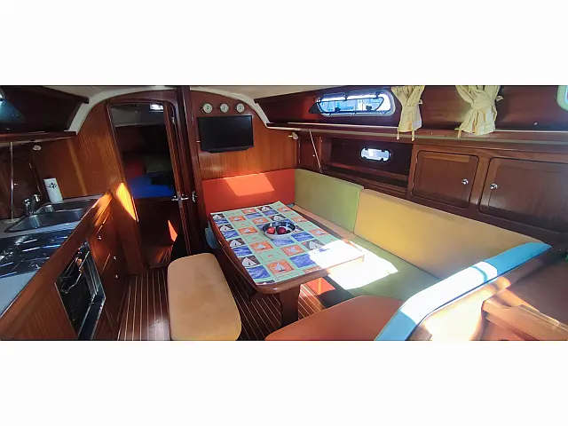 Bavaria 37 - [Internal image]