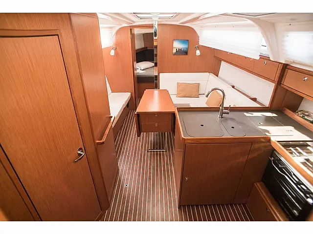 Bavaria Cruiser 37 - [Internal image]