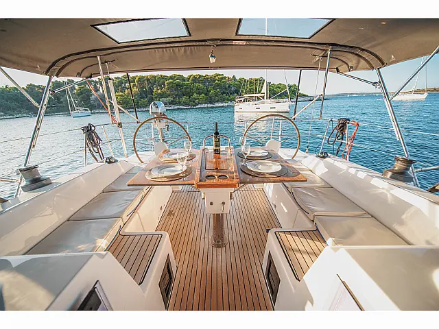 Bavaria C42 - [External image]