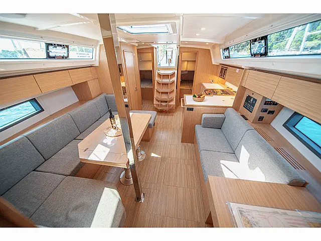 Bavaria C42 - [Internal image]