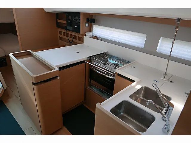 Sun Odyssey 440 - [Internal image]